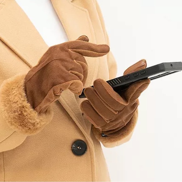 Women's isotoner Microsuede & Fleece Water Repellent Faux Fur Cuff Gloves - Picture 2 of 4